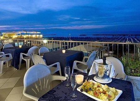Hotel Caravelle Cattolica Exterior photo