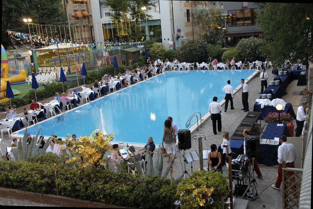 Hotel Caravelle Cattolica Exterior photo