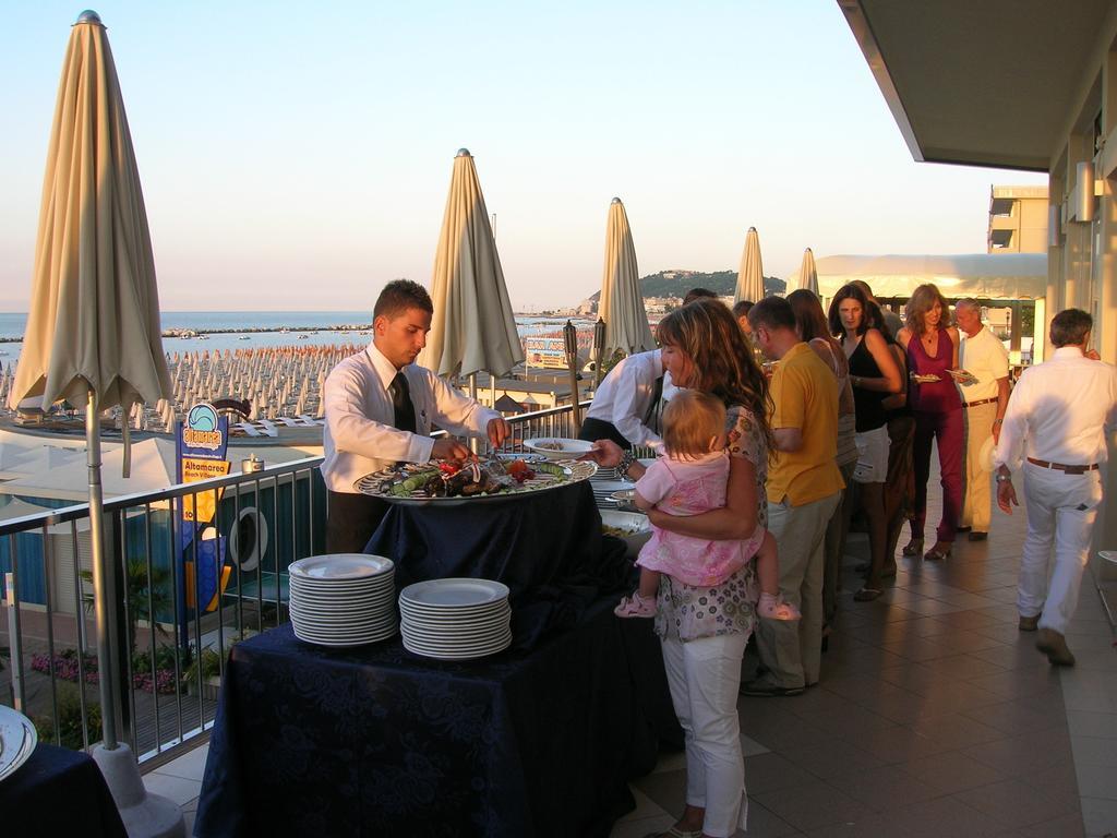 Hotel Caravelle Cattolica Exterior photo