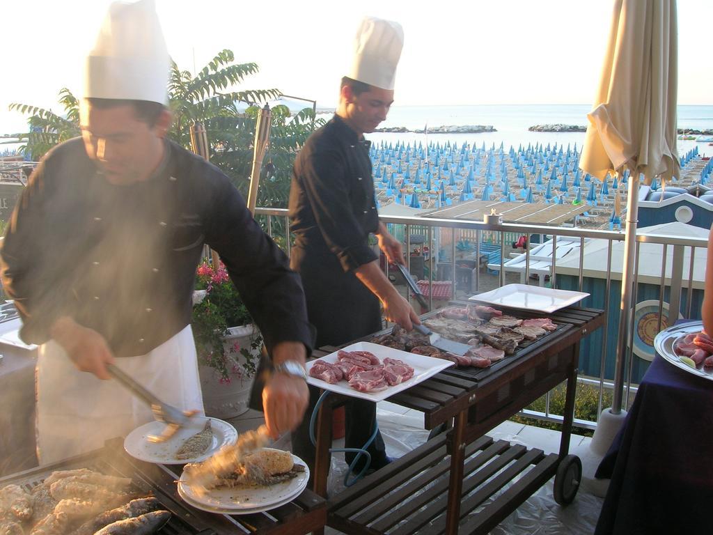 Hotel Caravelle Cattolica Exterior photo