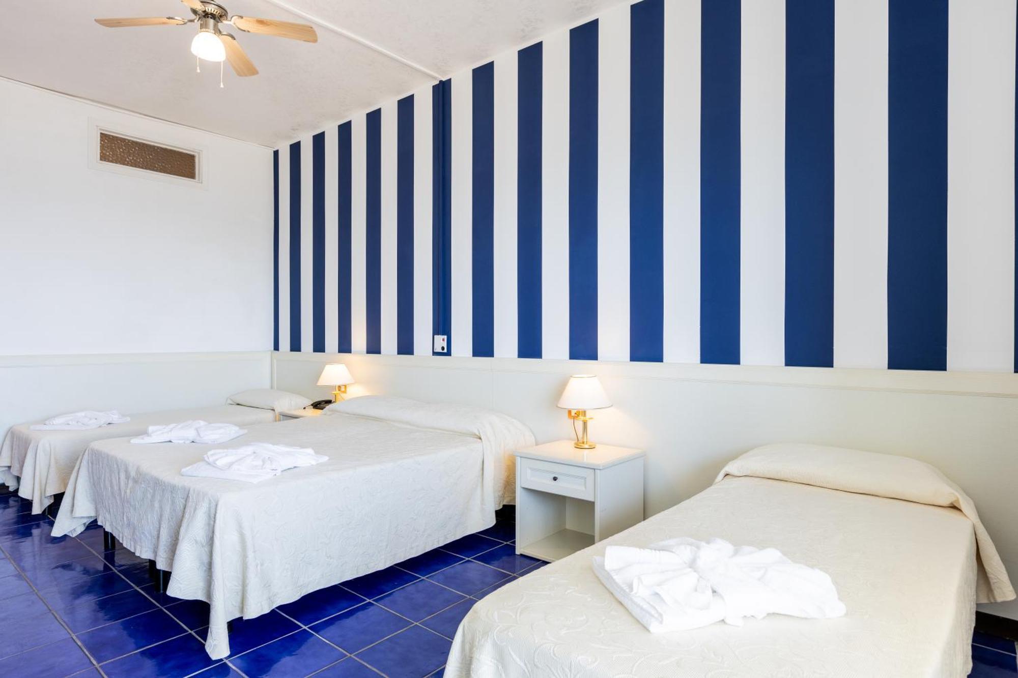 Hotel Caravelle Cattolica Exterior photo