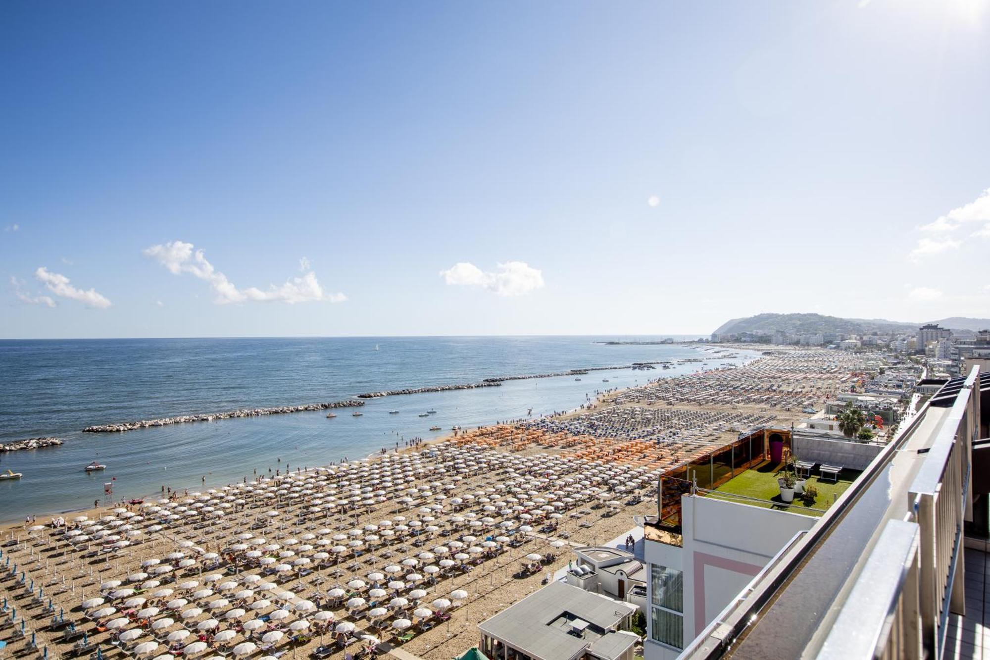 Hotel Caravelle Cattolica Exterior photo