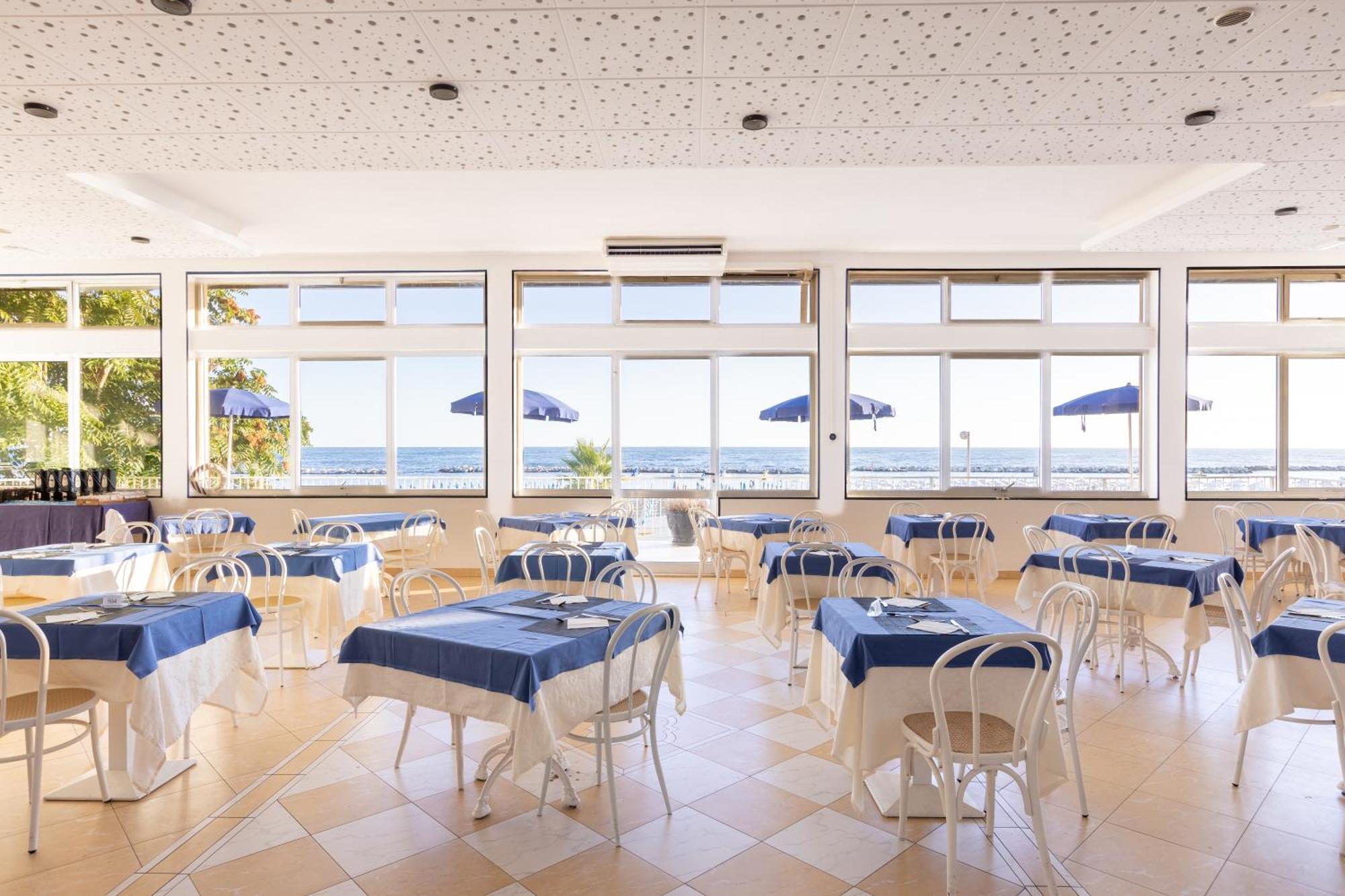 Hotel Caravelle Cattolica Exterior photo