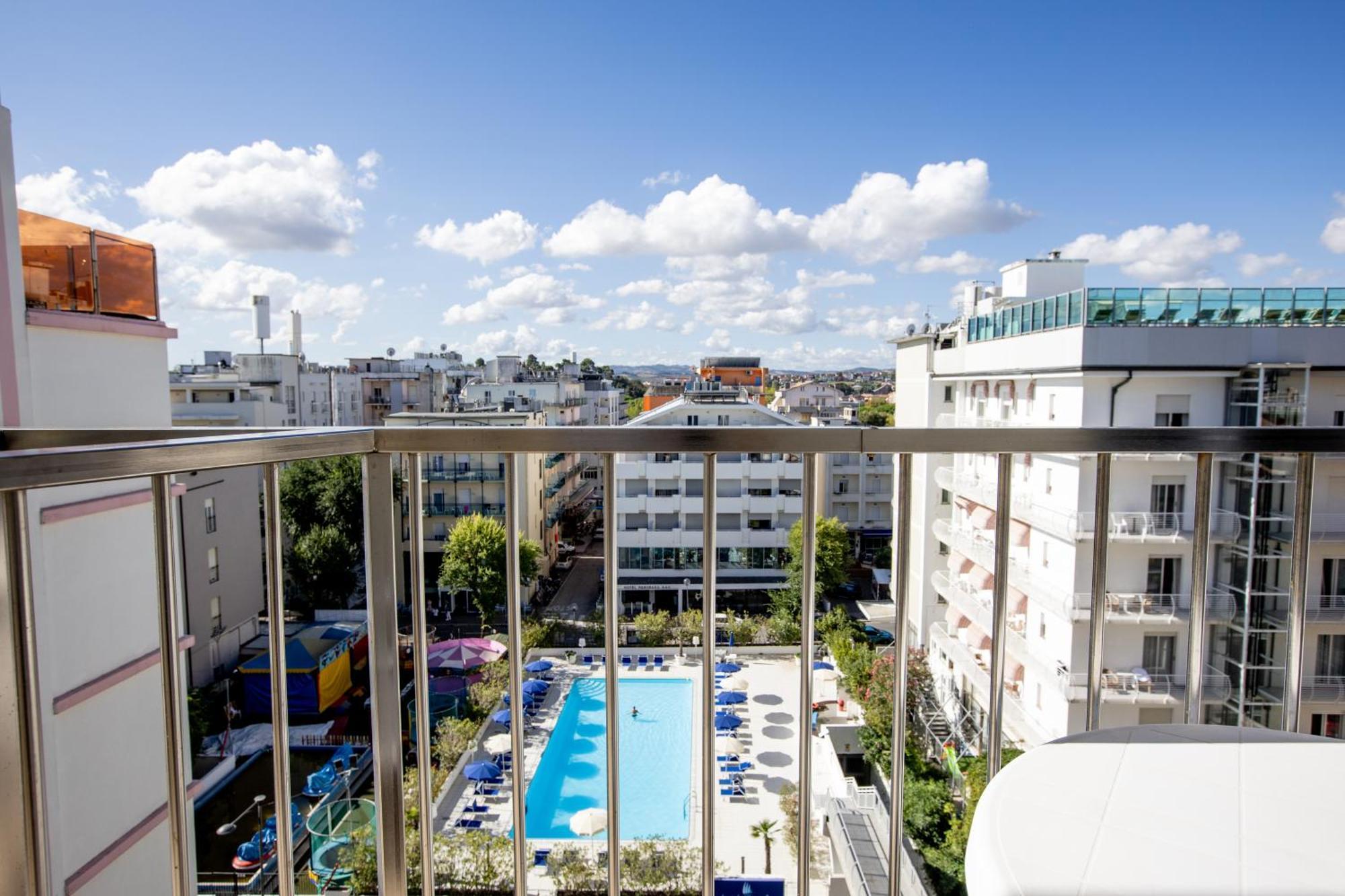 Hotel Caravelle Cattolica Exterior photo