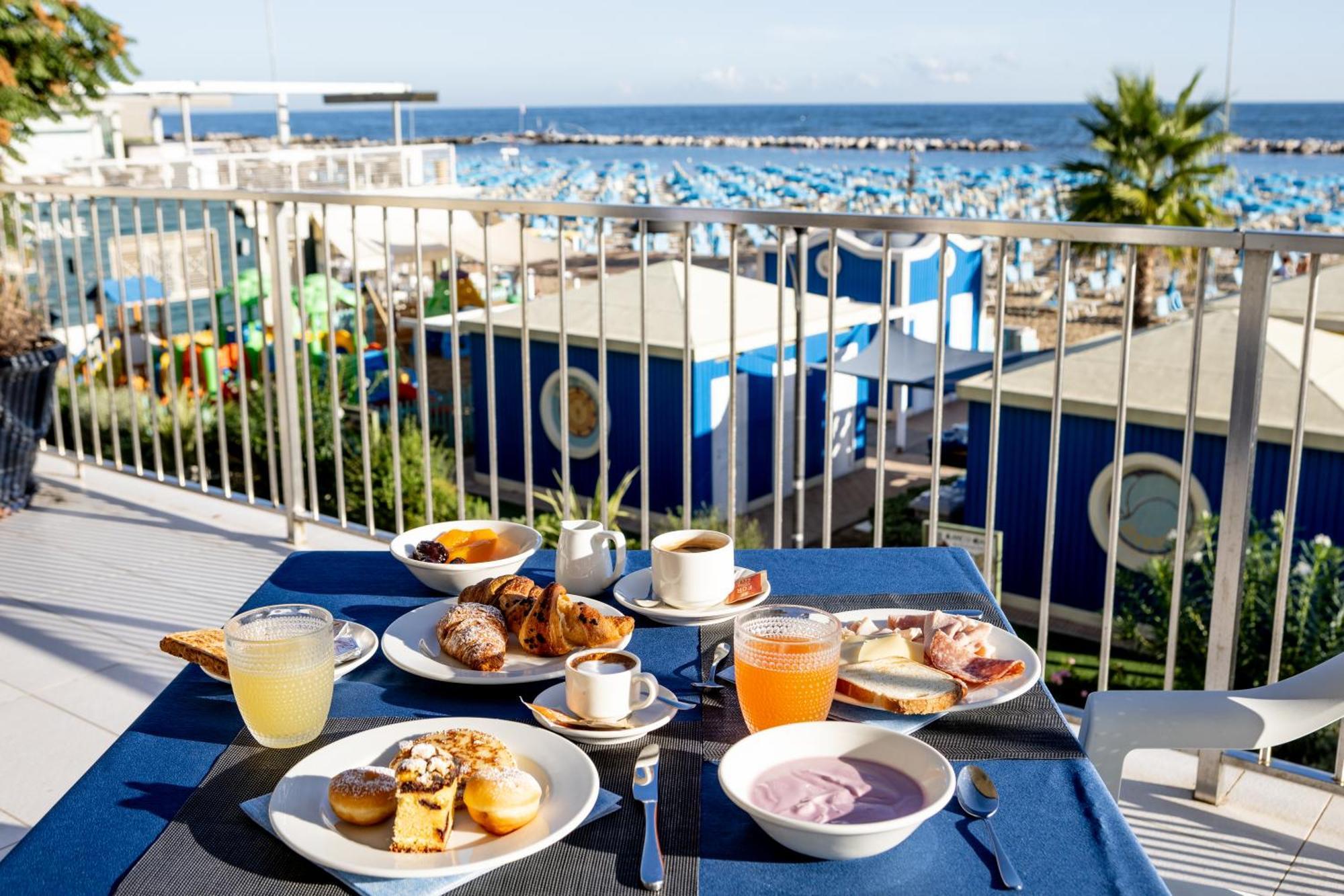 Hotel Caravelle Cattolica Exterior photo