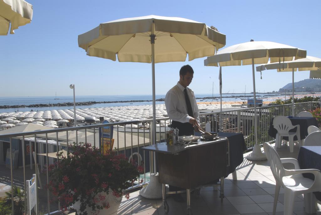 Hotel Caravelle Cattolica Exterior photo