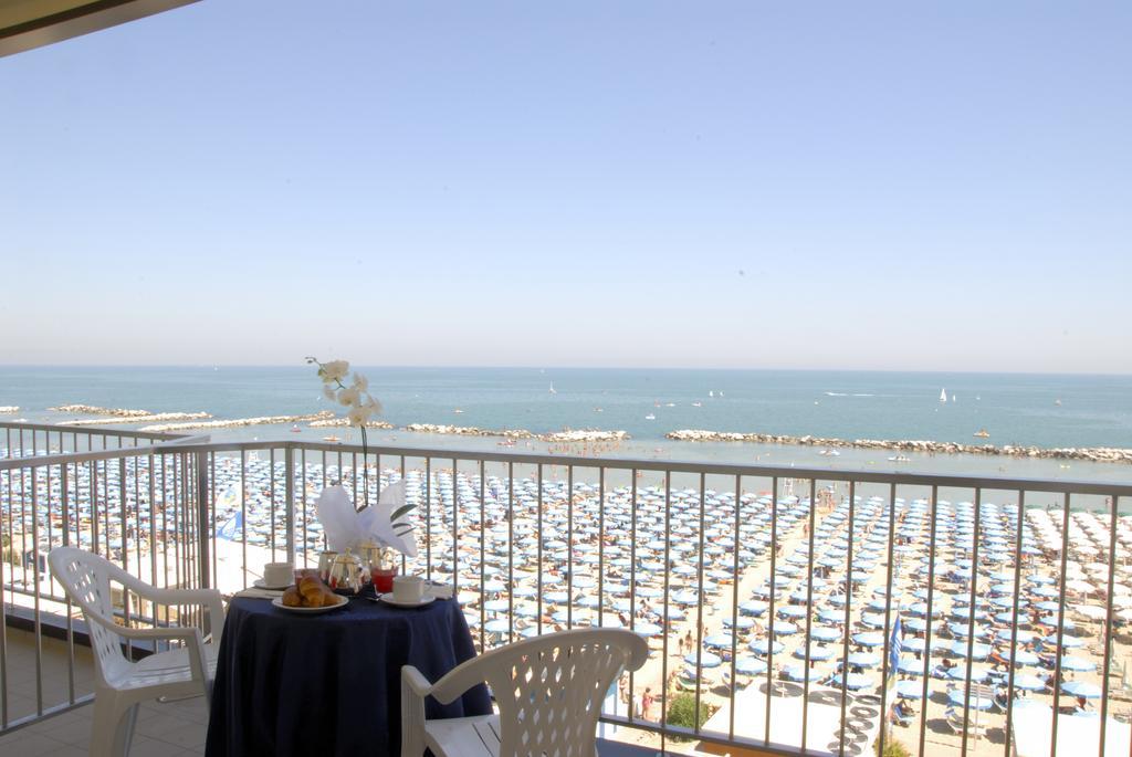 Hotel Caravelle Cattolica Exterior photo